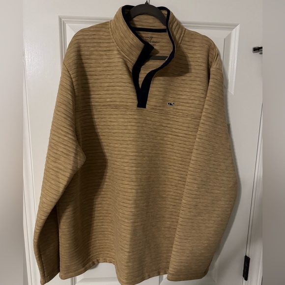 Vineyard Vines Quilted Pullover with buttons - Picture 1 of 3